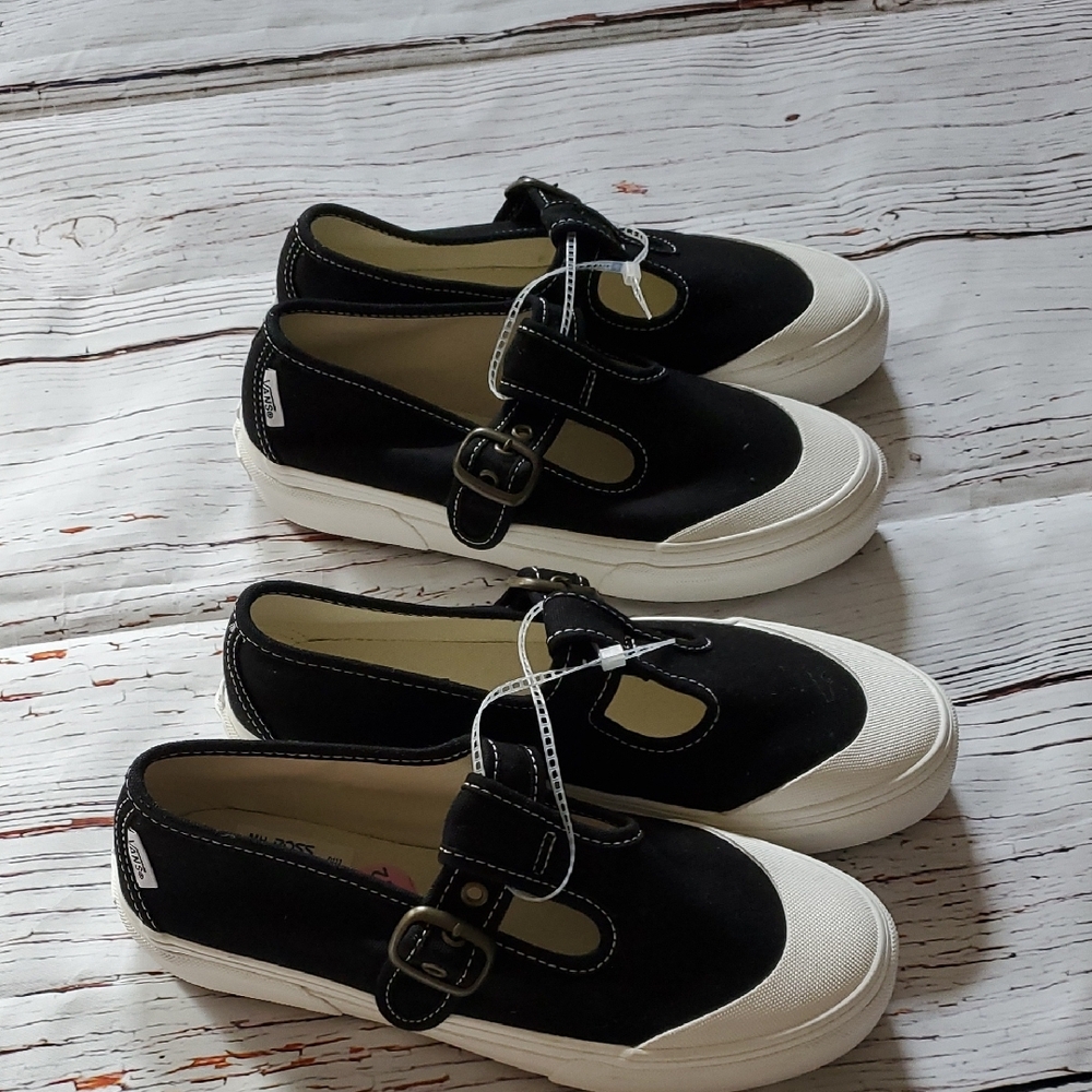 ποΈ Vans Black and White Mary Janes Buckle Sneakers π€π€ - Picture 6 of 11